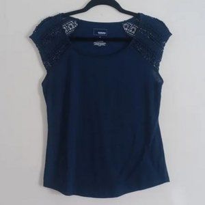 Sleeveless navy blue shirt with crocheted details size small